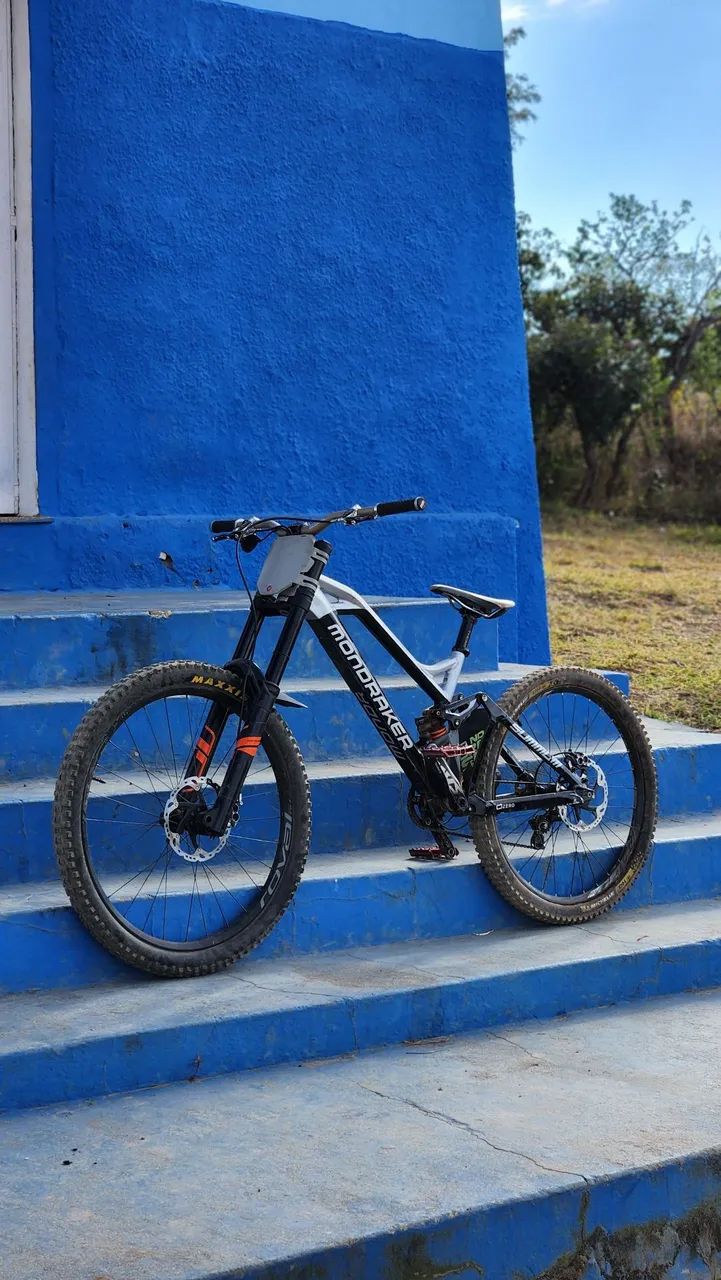 Mondraker Summum mullet downhill 