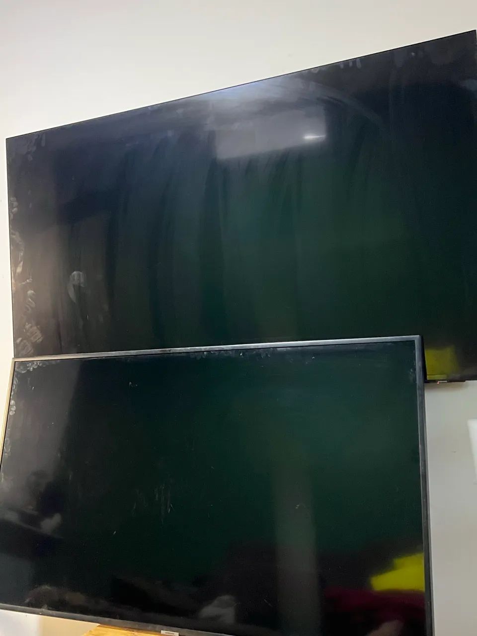 2 Smart TVs Samsung com defeito nas telas 