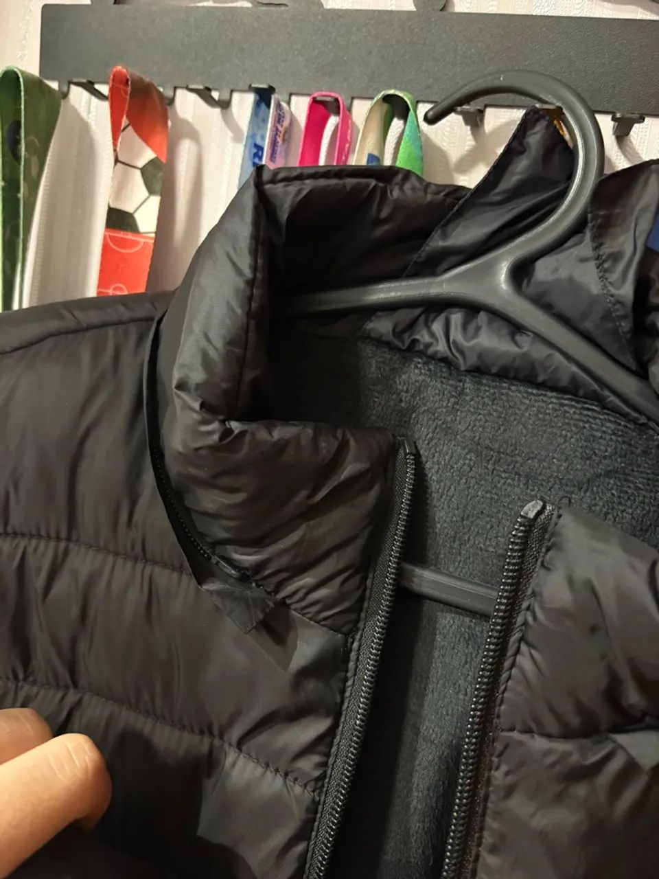 casaco puffer com capuz preto p - Foto 3