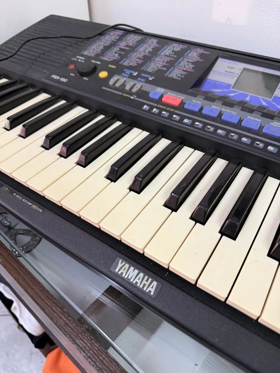 Teclado yamaha excelente estado  - Foto 2