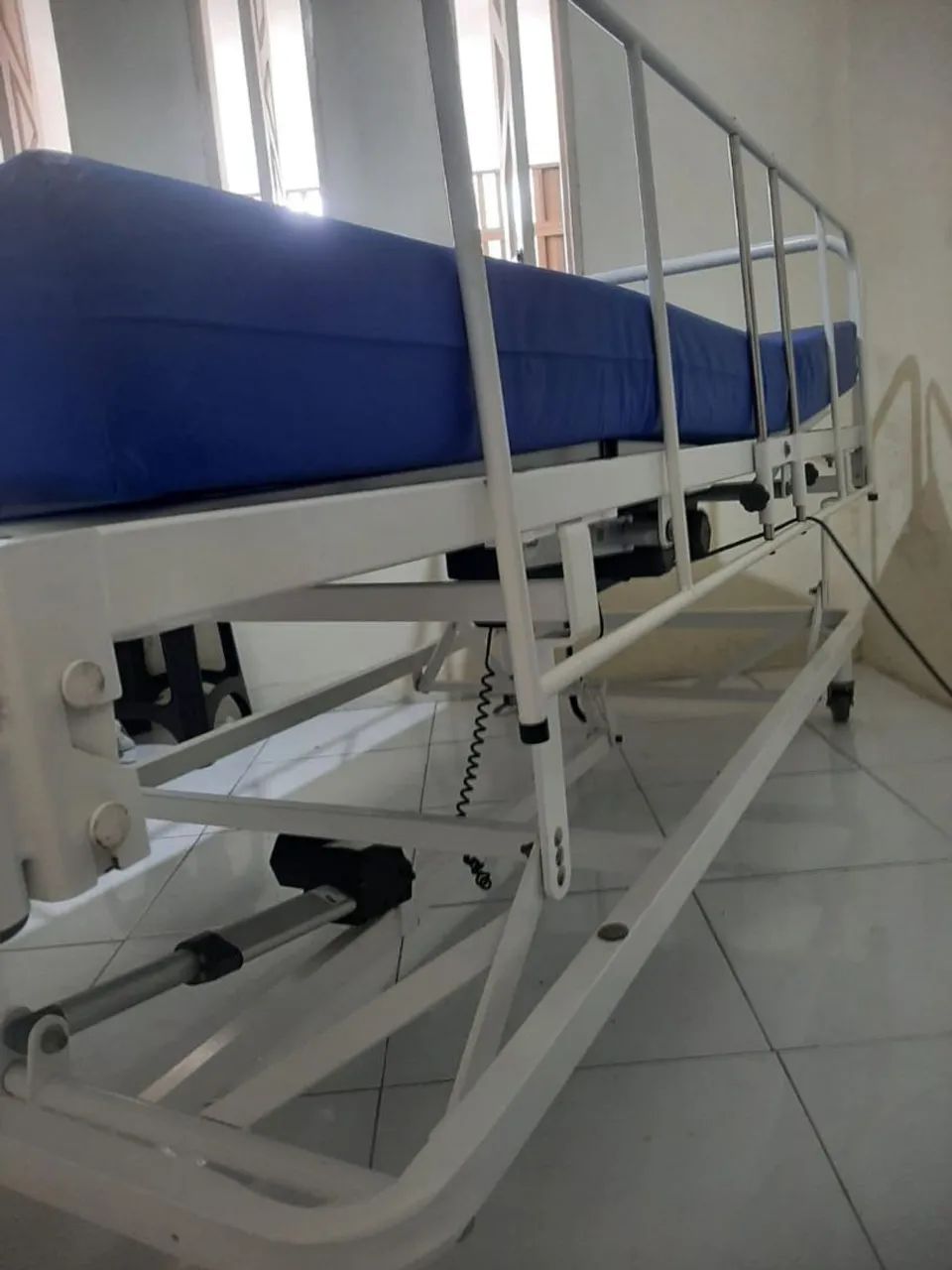 CAMA HOSPITALAR MOTORIZADA  - Foto 3