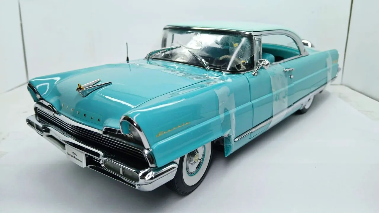 Top Miniatura Buick Century 1955 - Mira Golden Line - escala 1/18