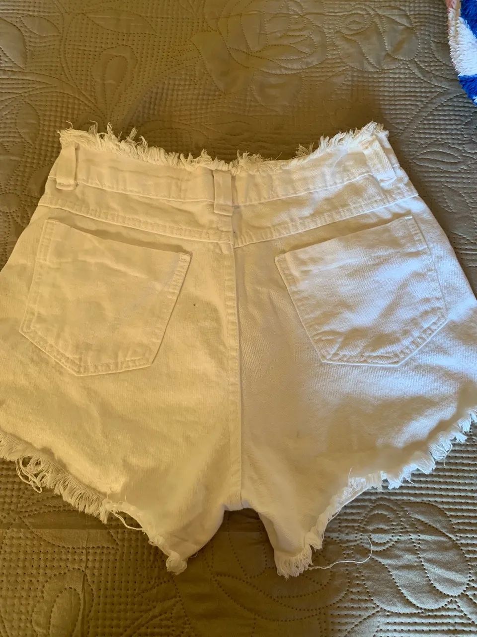 Short jeans branco desfiado - Foto 3