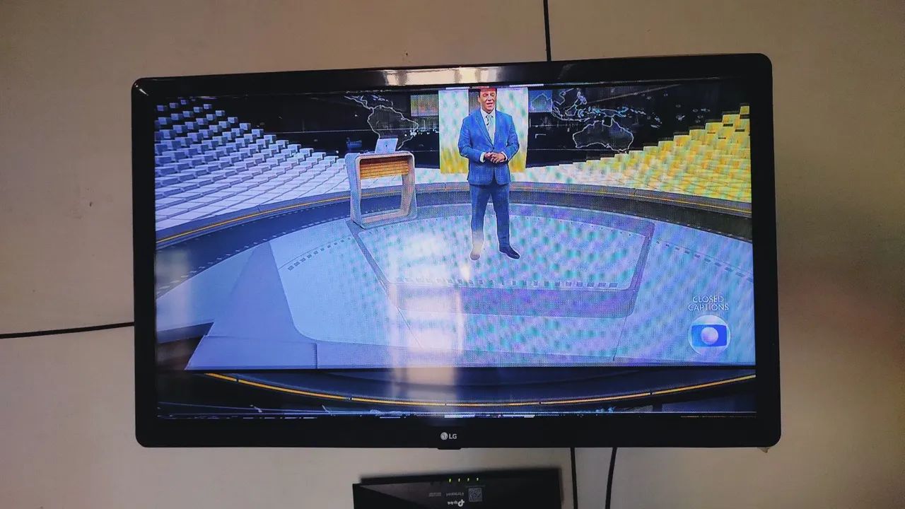 Smartv LG 32 (Defeito no Display) Leia o anúncio.