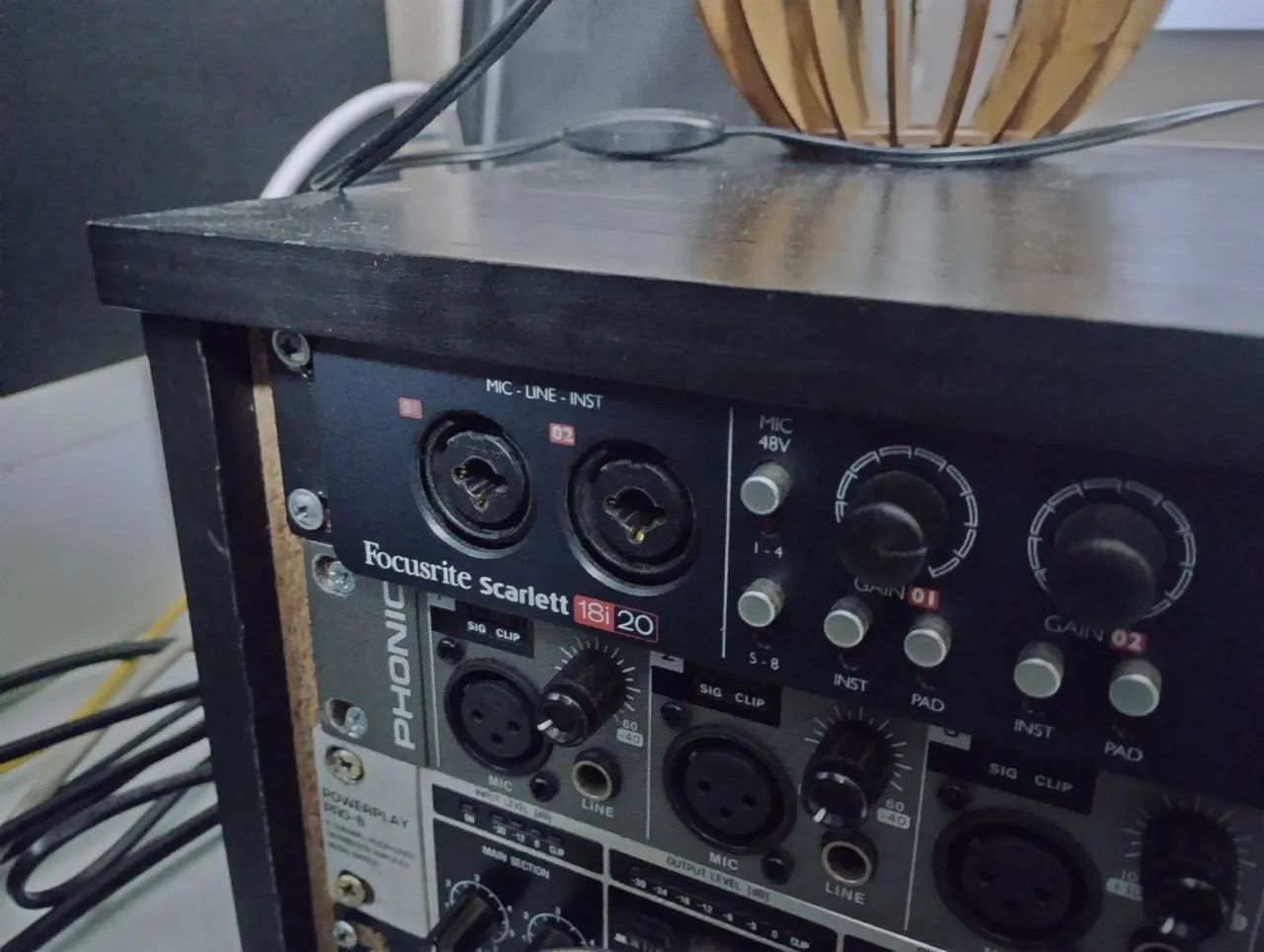 Interface de áudio Focusrite Scarlett 18i20 - 1st generation - Foto 3