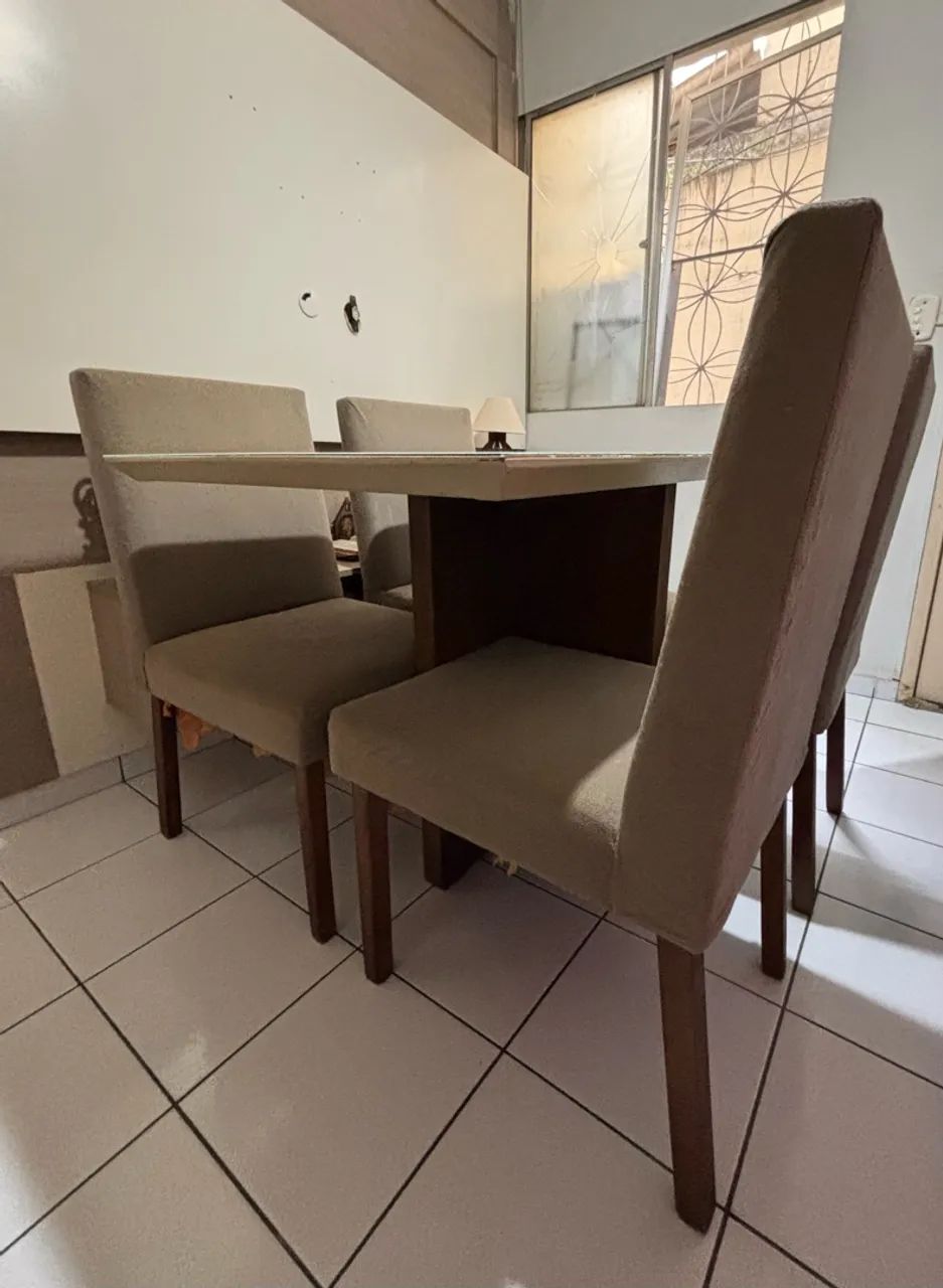 Mesa tampa de vidro e 4 cadeiras - Foto 4