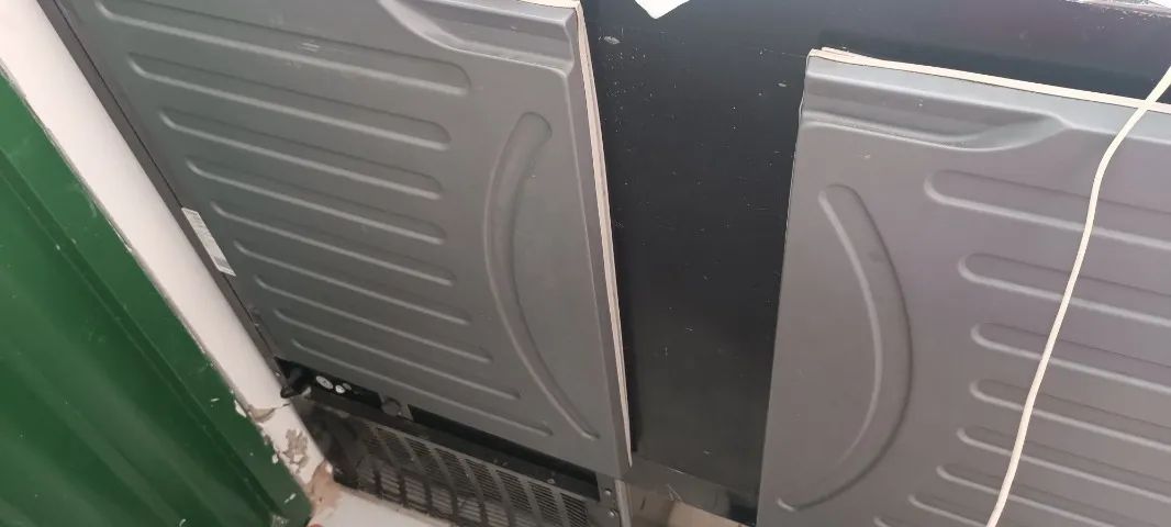 Vitrine refrigerada 220 semi nova funcionando certinho  - Foto 2