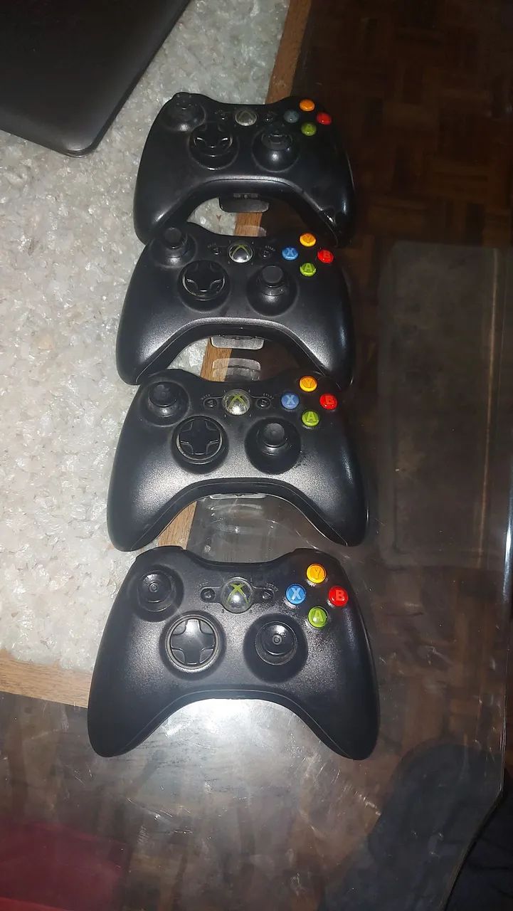 4 Controles Xbox 360? semi novos