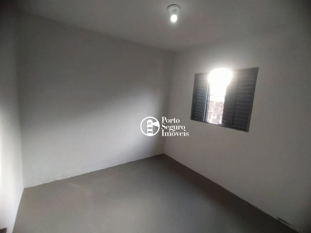 Uma casa de Fundos com 02 quartos, sala, cozinha, banheiro e quintal. - Foto 3
