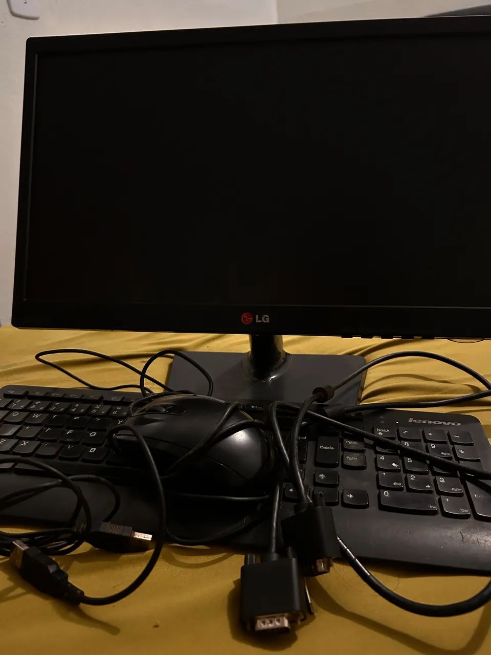 Monitor, mouse e teclado