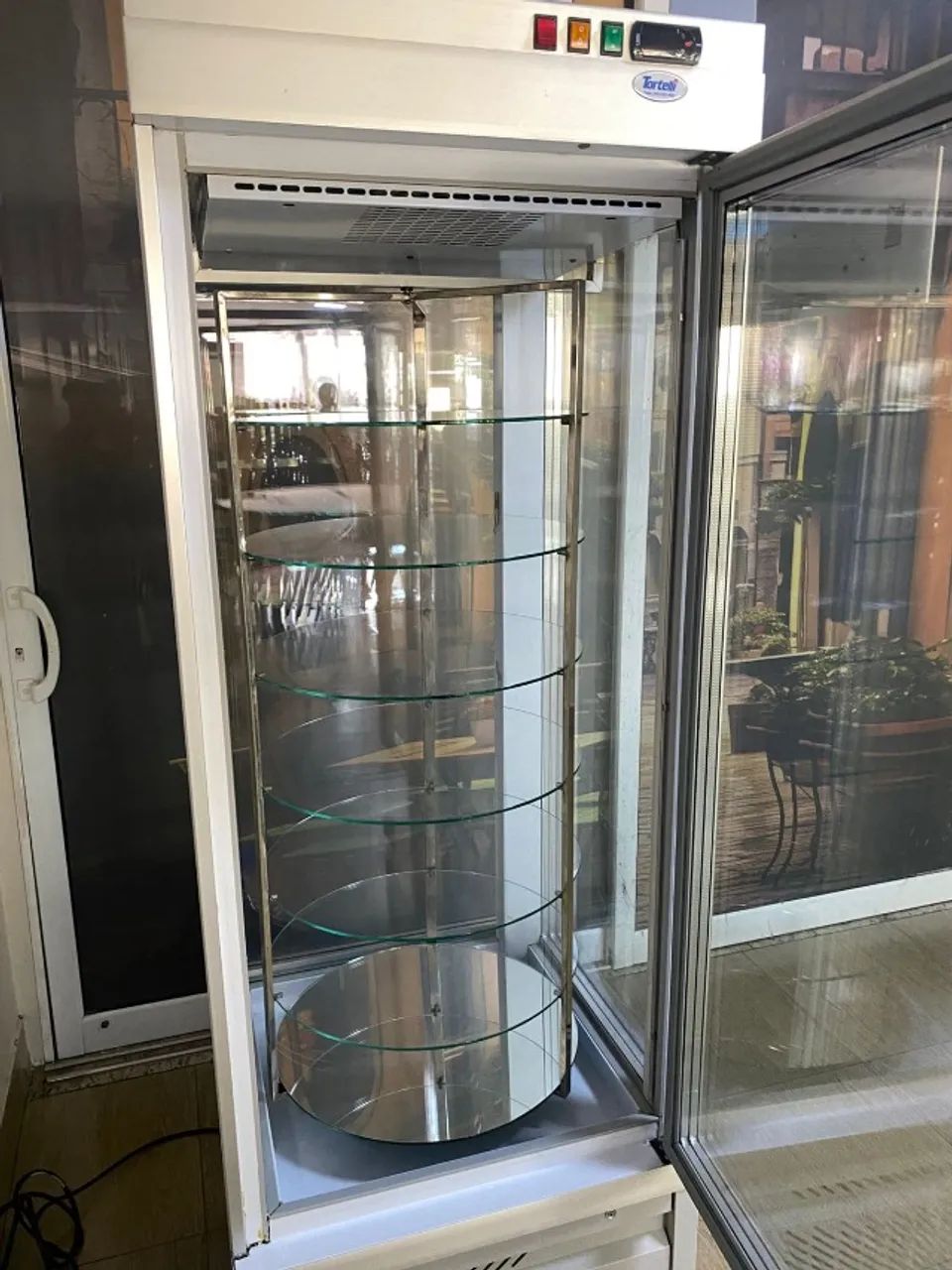 Vitrine vertical