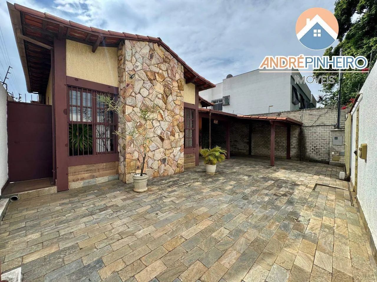 Casa à Venda  204m², 4 Quartos, Suíte com Hidromassagem, Piscina e Sauna - Foto 2