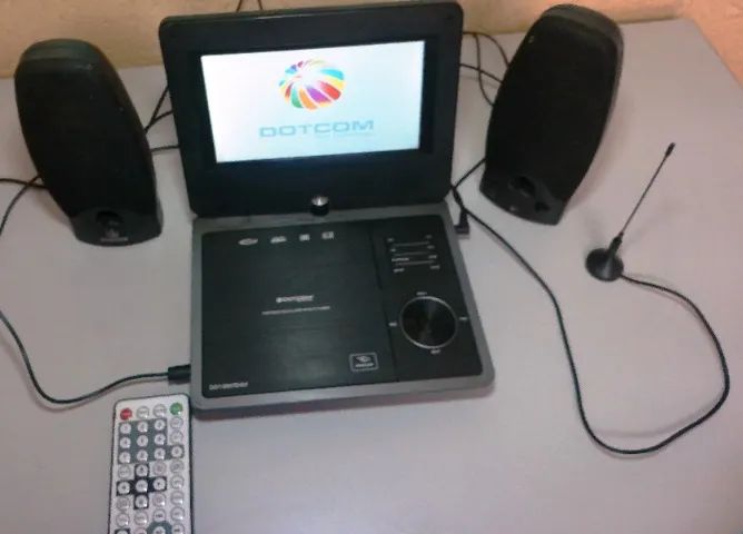 Vendo Uma Televisão de 7? com DVD 02  Caixas Acustica - Foto 5