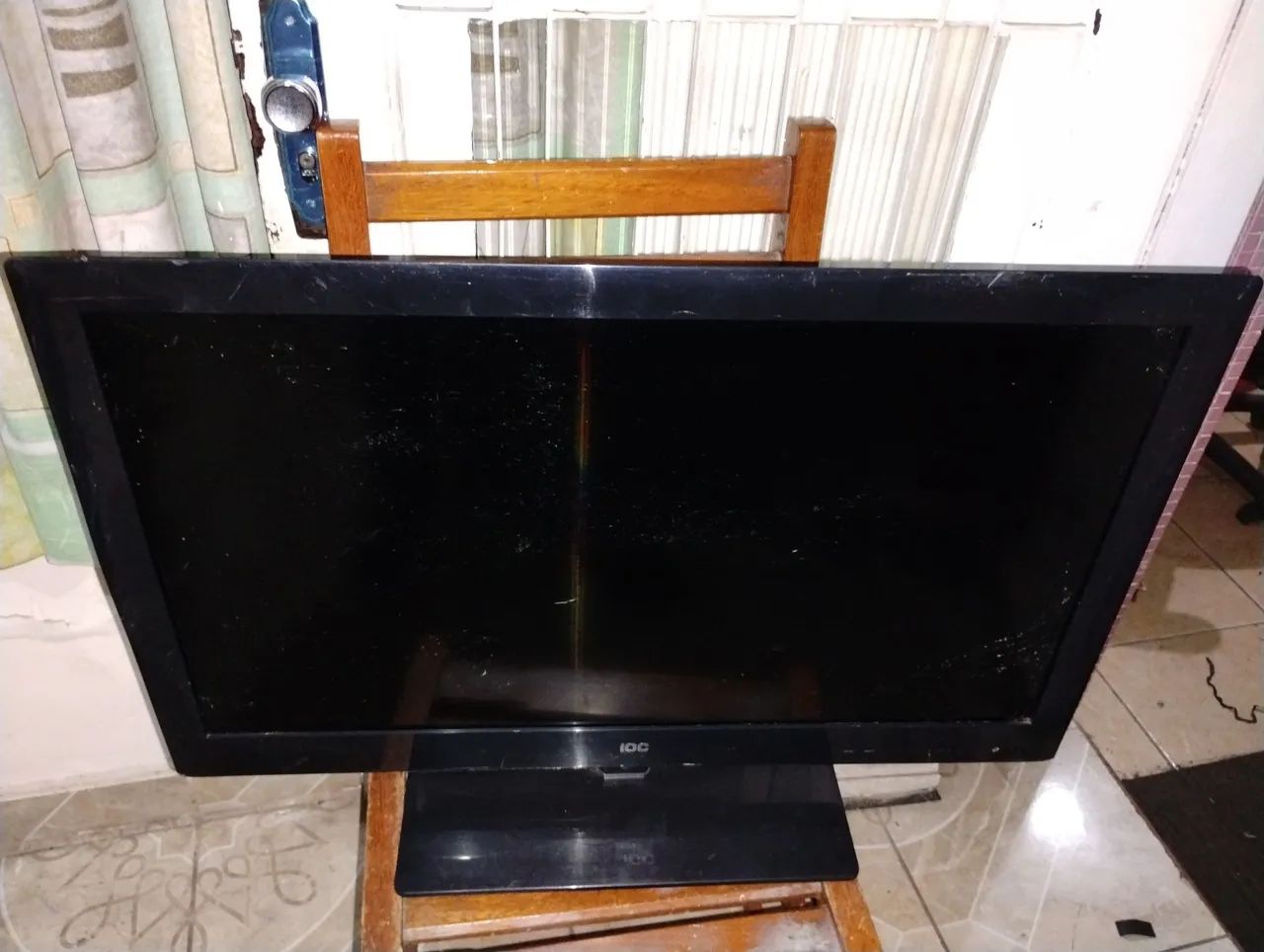 TV LED SOC 32 Polegadas Modelo LE32H581 com Tela trincada  - Foto 4