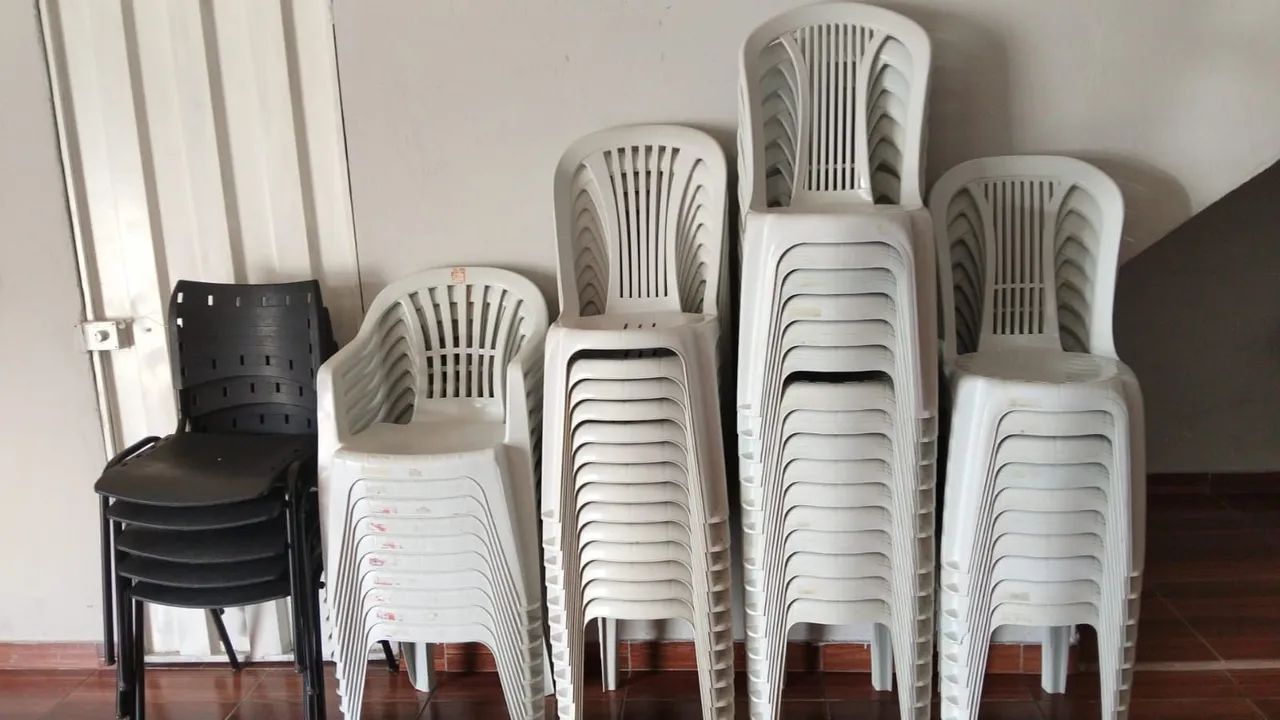 Cadeira plástico 30,00