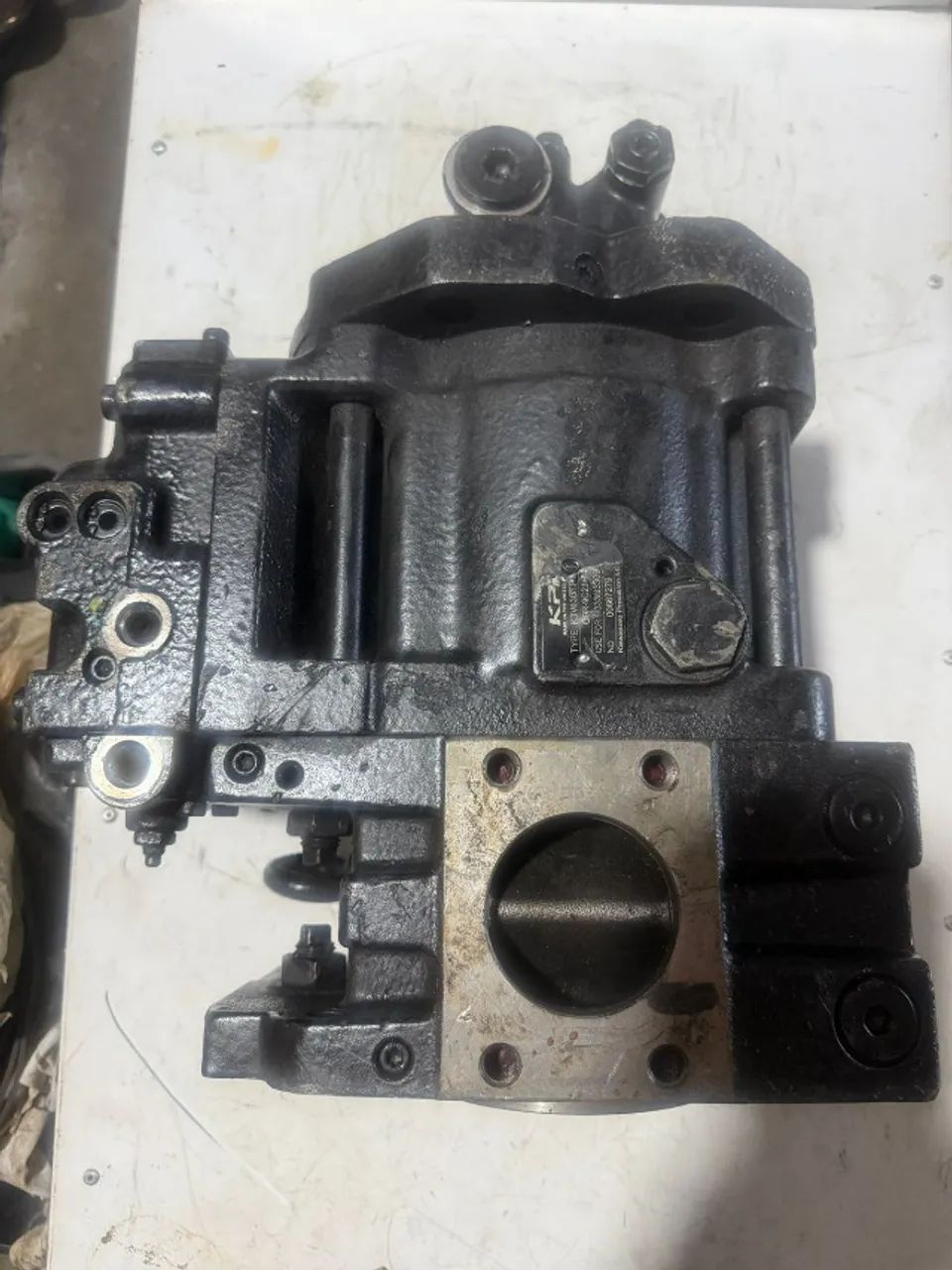 Bomba hidráulica principal escavadeira JCB JS130 p/n 333/J3309 1
