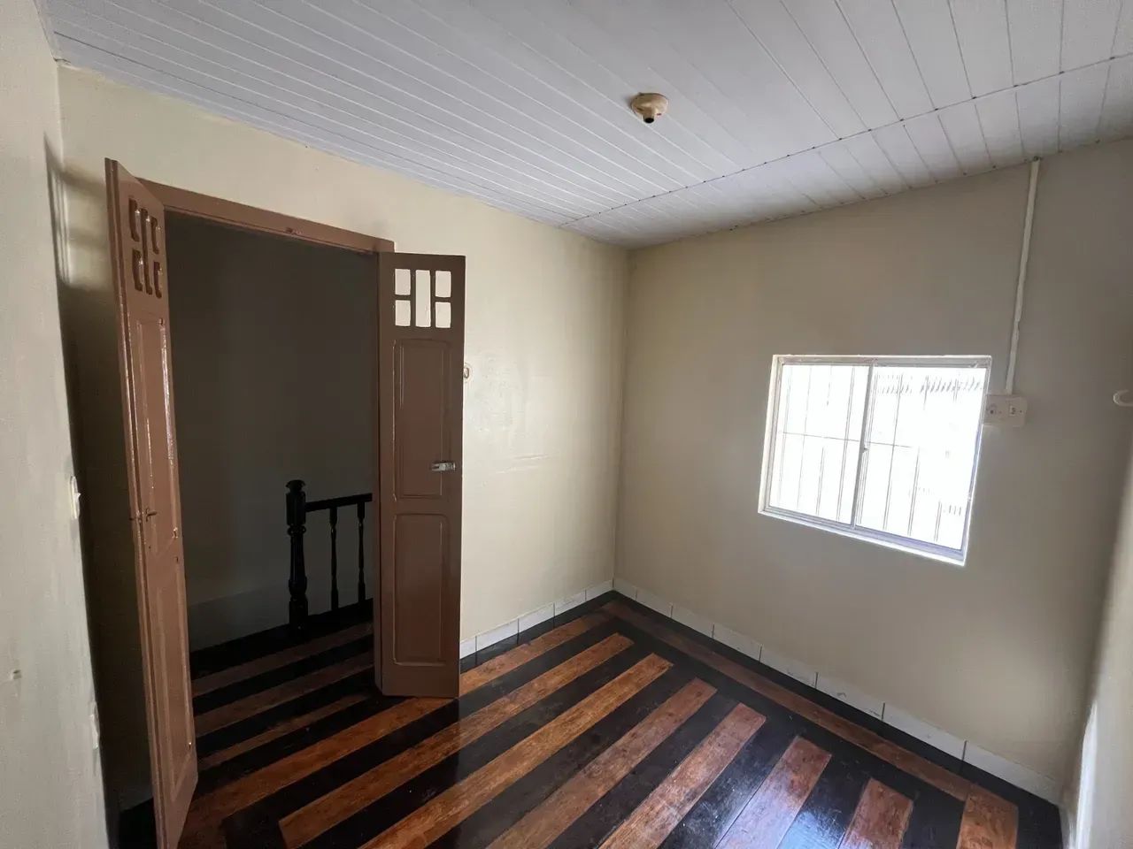 Alugo casa com 5 quartos no Reduto - Foto 5