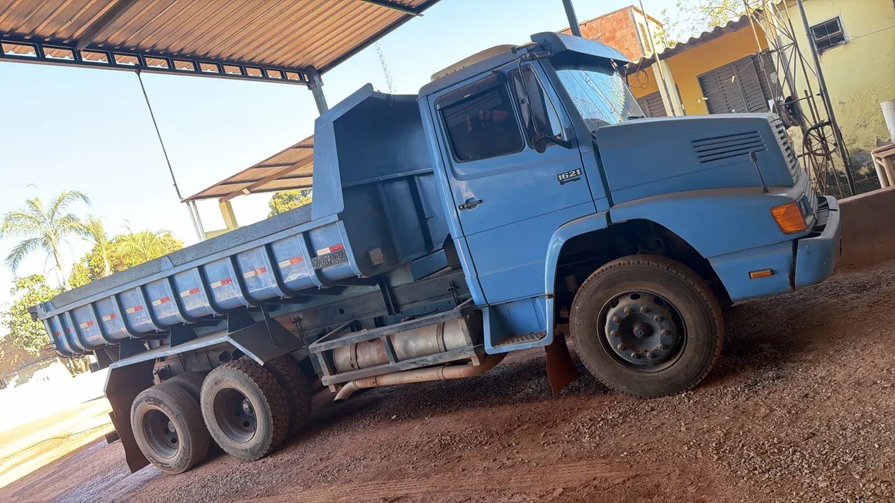 Vendo MB 1621 Caçamba 