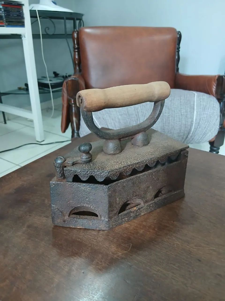 Ferro de passar antigo 