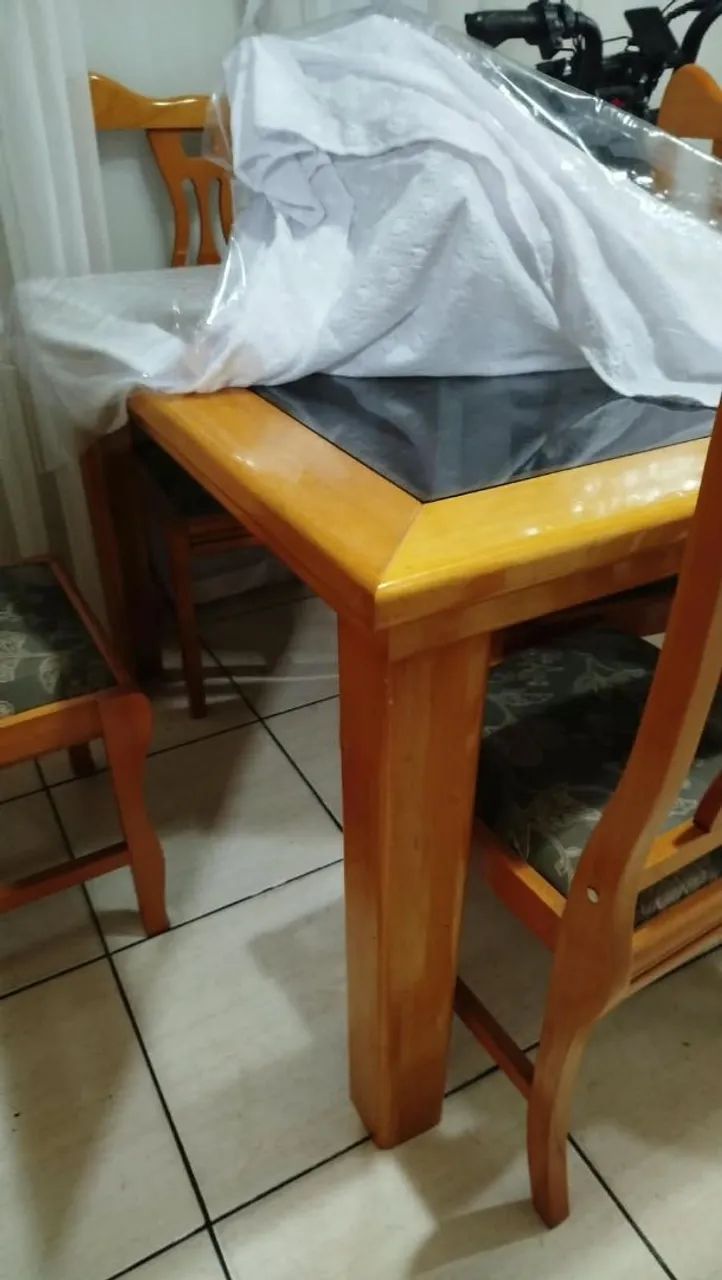 Jogo de mesa com cadeiras em madeira  - Foto 3