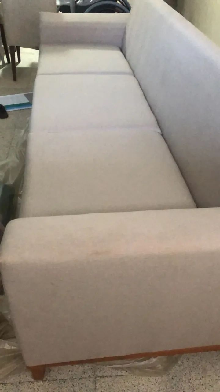 Sofá em Suede Zero no Plástico - Foto 4