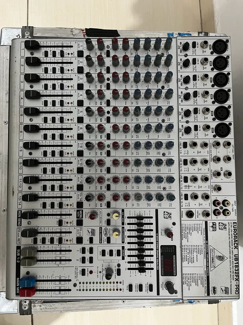 Mesa De Som Behringer Eurorack Ub1832fx-pro - Foto 2