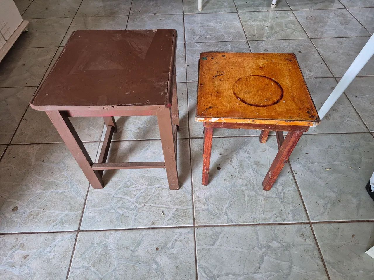 2 tamburete por 50 reais 