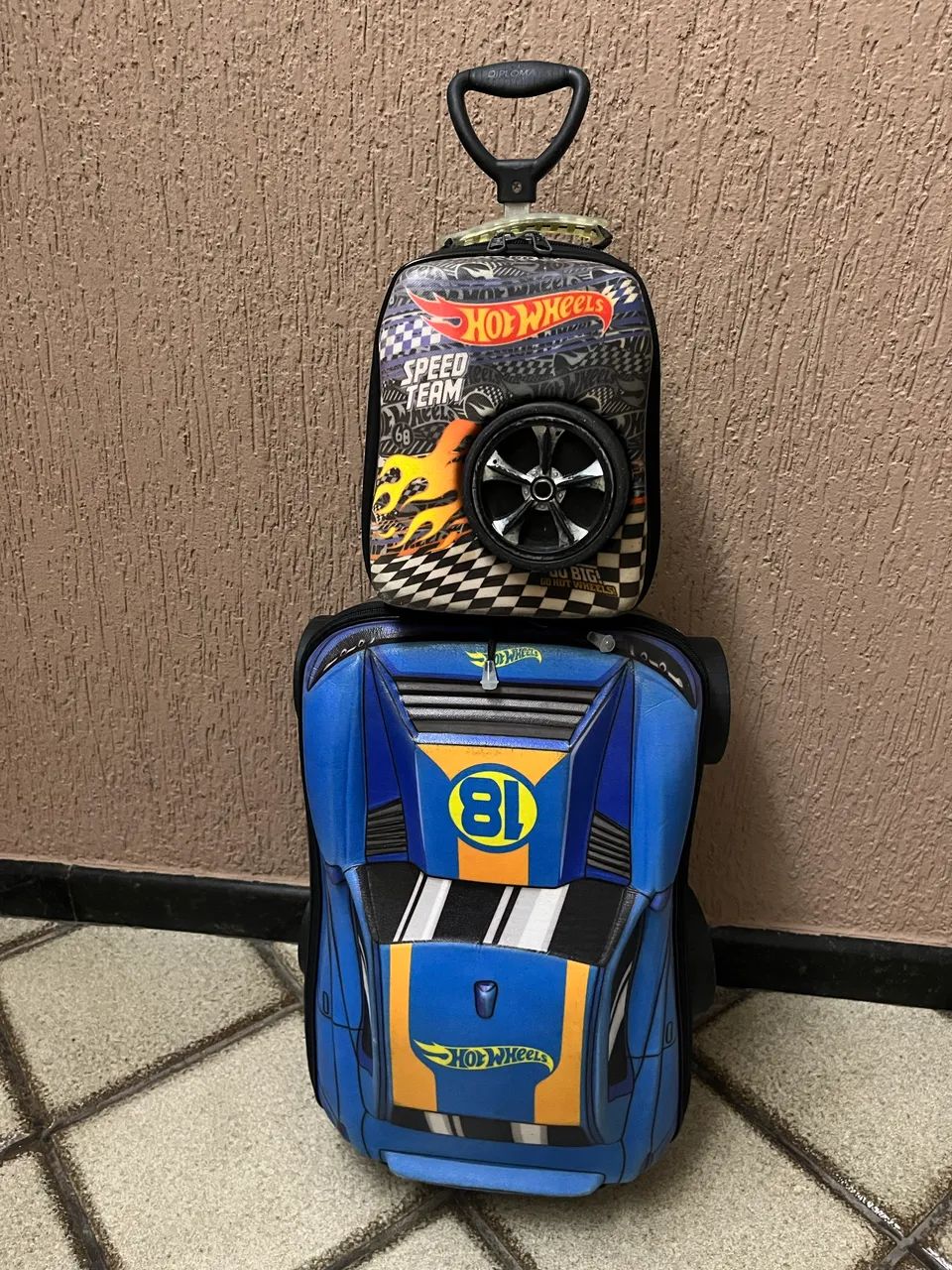 Mochila e Lancheira 3d Hotwheels  - Foto 3