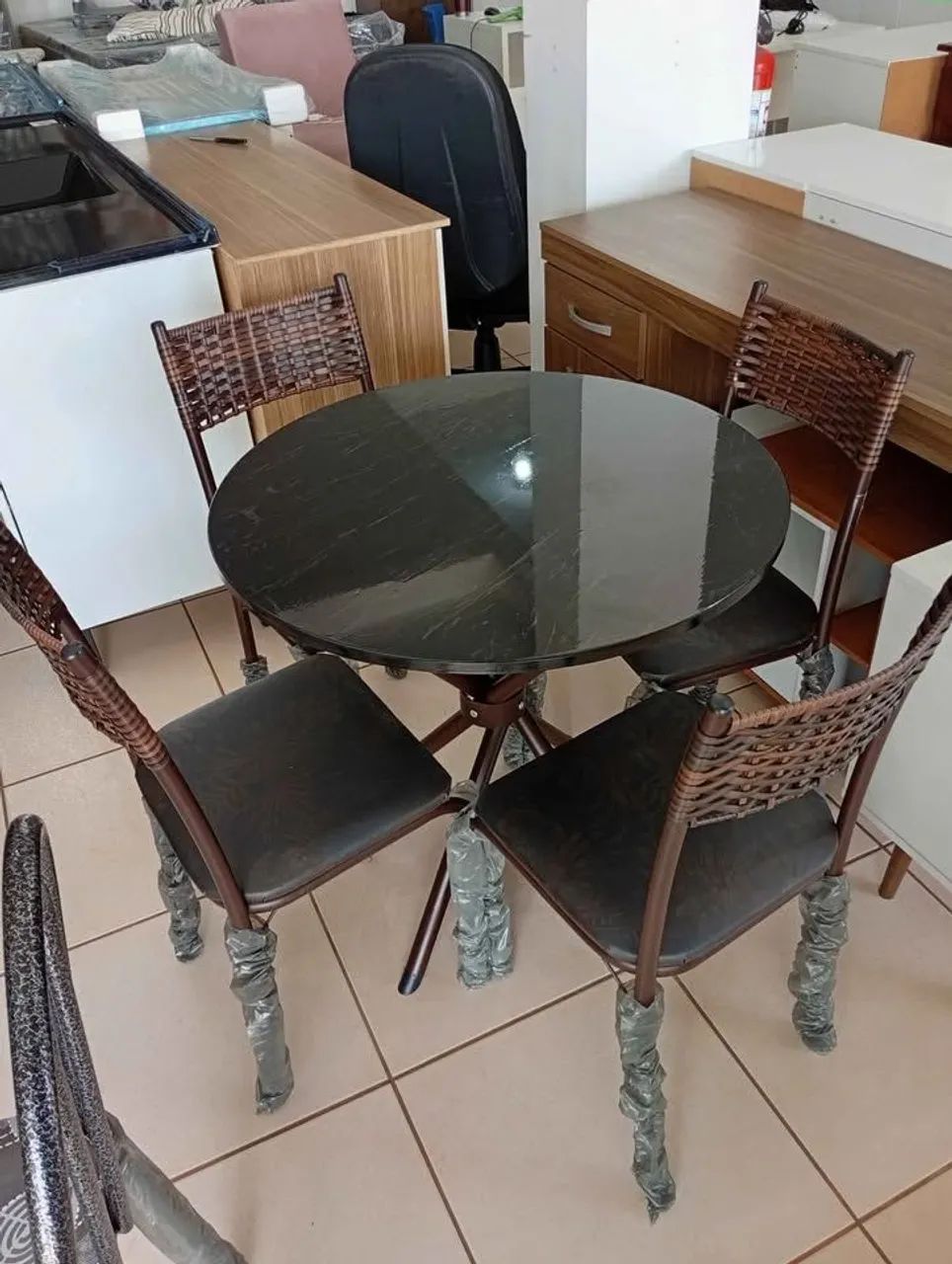 Mesa 4 Cadeiras Nova