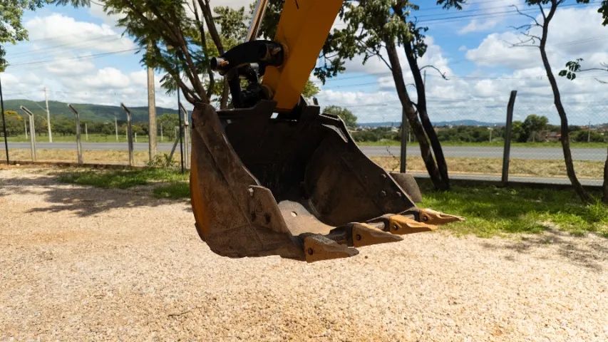 MINI ESCAVADEIRA SY35U- IMPECÁVEL - Foto 4