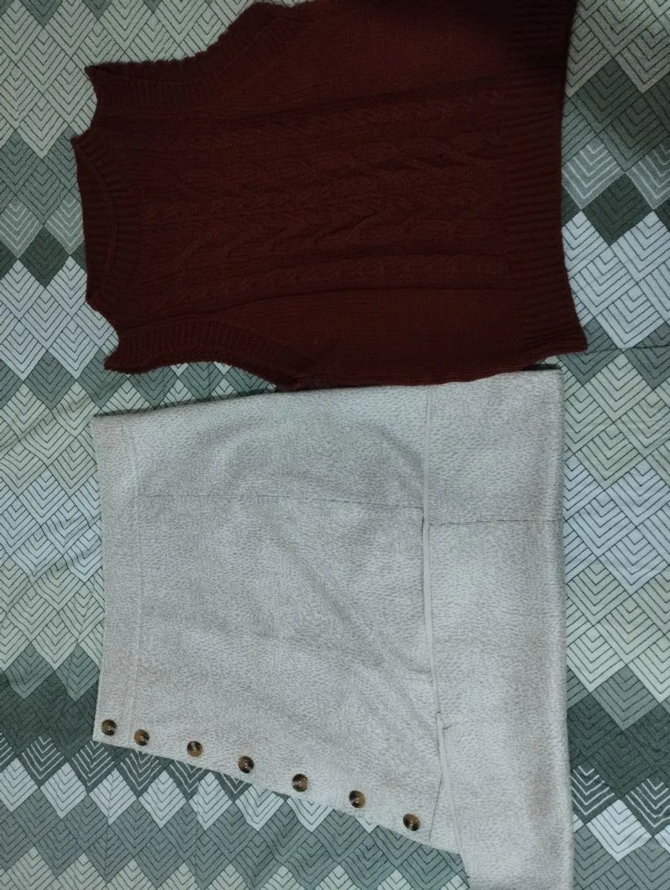 Lote de 4 Peças de Roupas Femininas - Foto 3