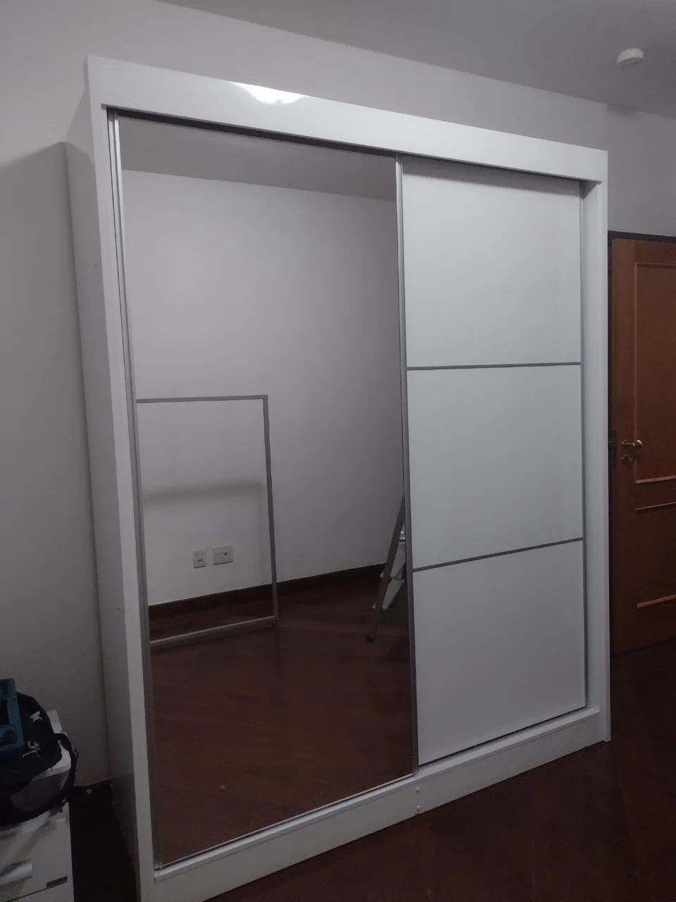 Jogo de quarto (guarda roupas e cama)
