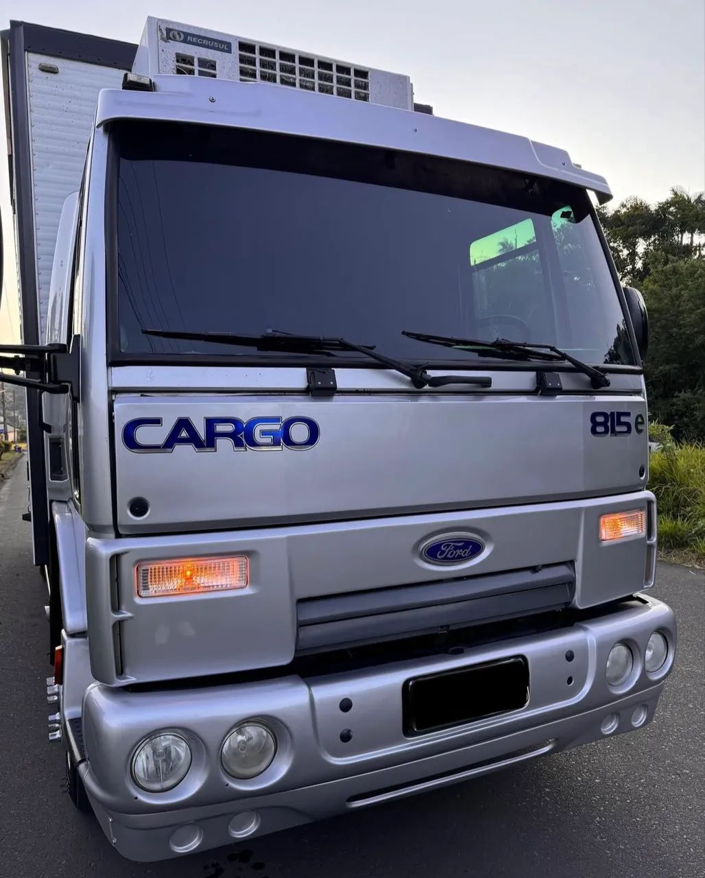 Ford Cargo 815 e Baú Refrigerado   - Foto 4