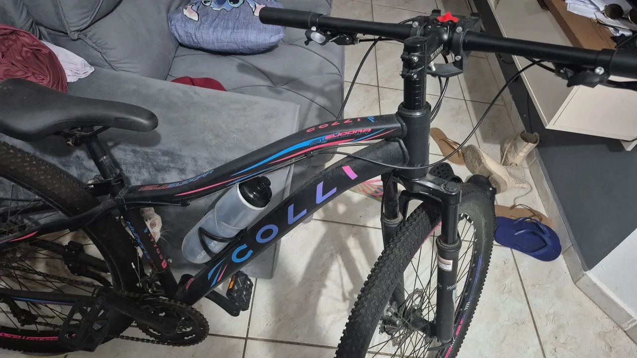 Uma bicicleta com marcha  - Foto 4