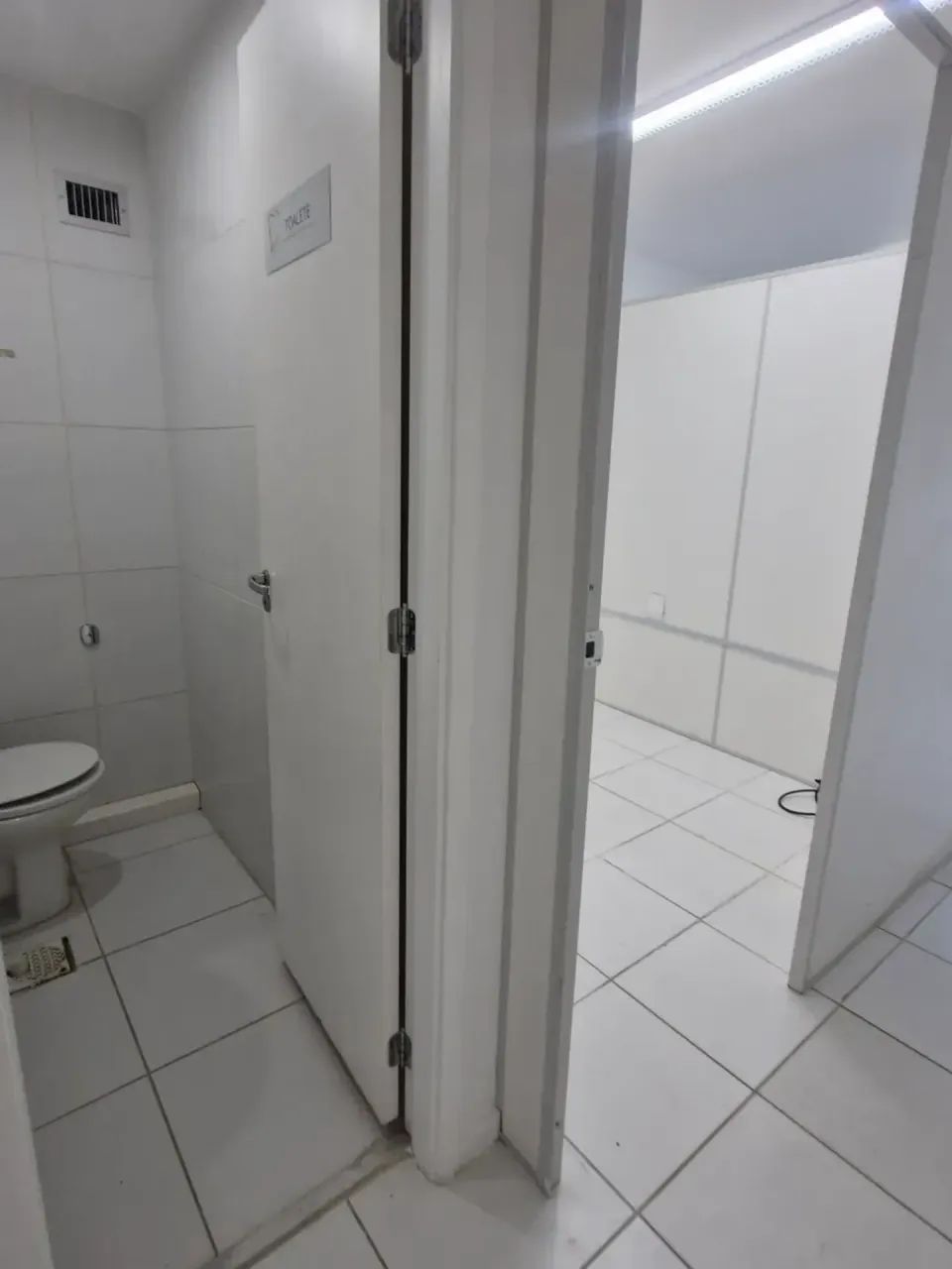 OPORTUNIDADE!!!  Sala ou Consultório, 30 m, divisórias, banheiro, Janelão, cortina, 2 Spli - Foto 10