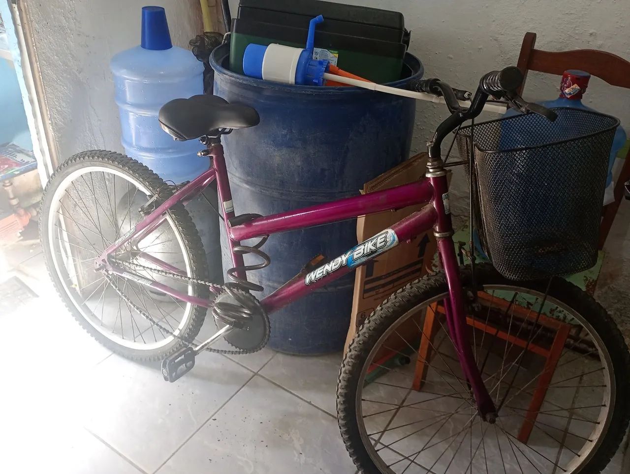 Vendo bicicleta aro 26 com cestinha - Foto 3