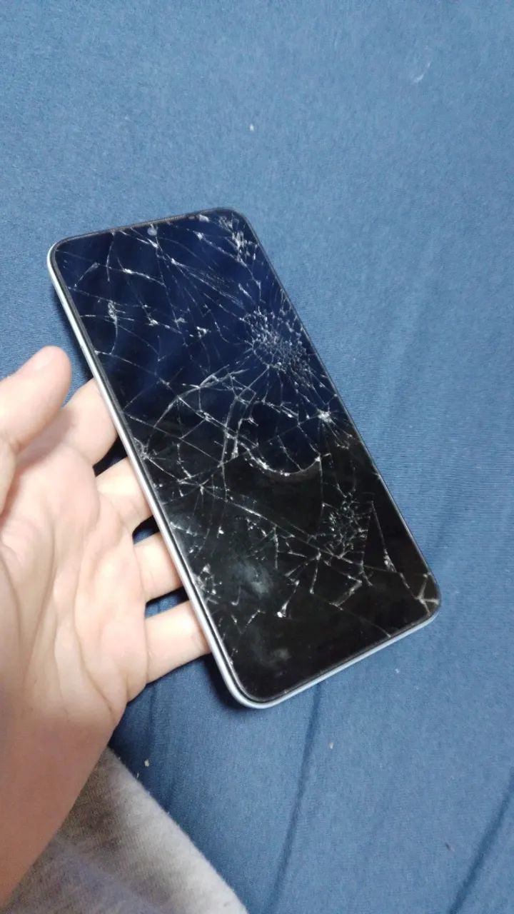 Dois celulares! Um redmi a2 tela quebrada, e um a10s com problema no conector - Foto 2