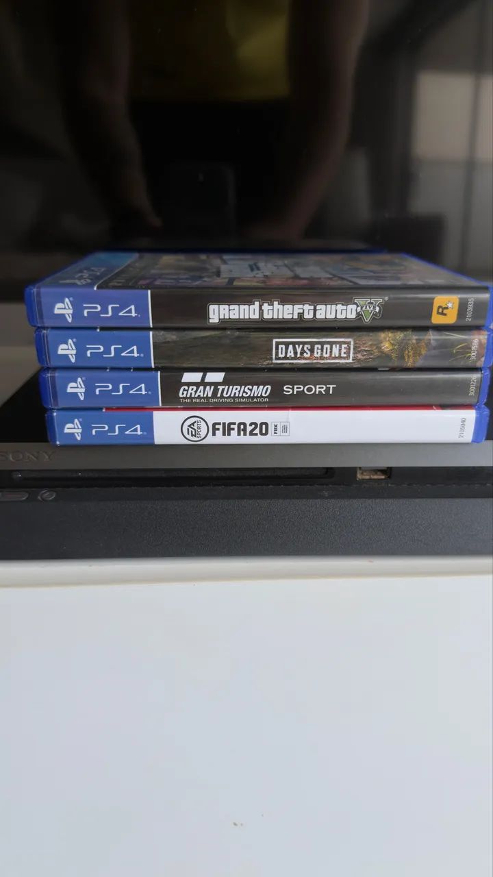 PS4 Slim + 2 controles + 4 jogos - Foto 2