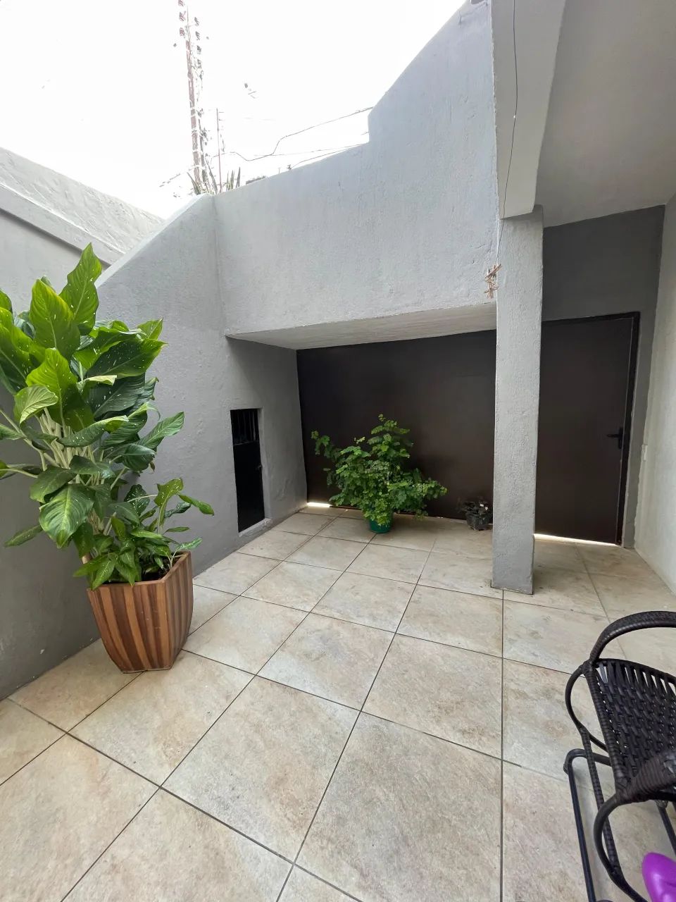 Casa duplex na Cidade 2000, próximo a Praça principal. Com kitnetes já locados.