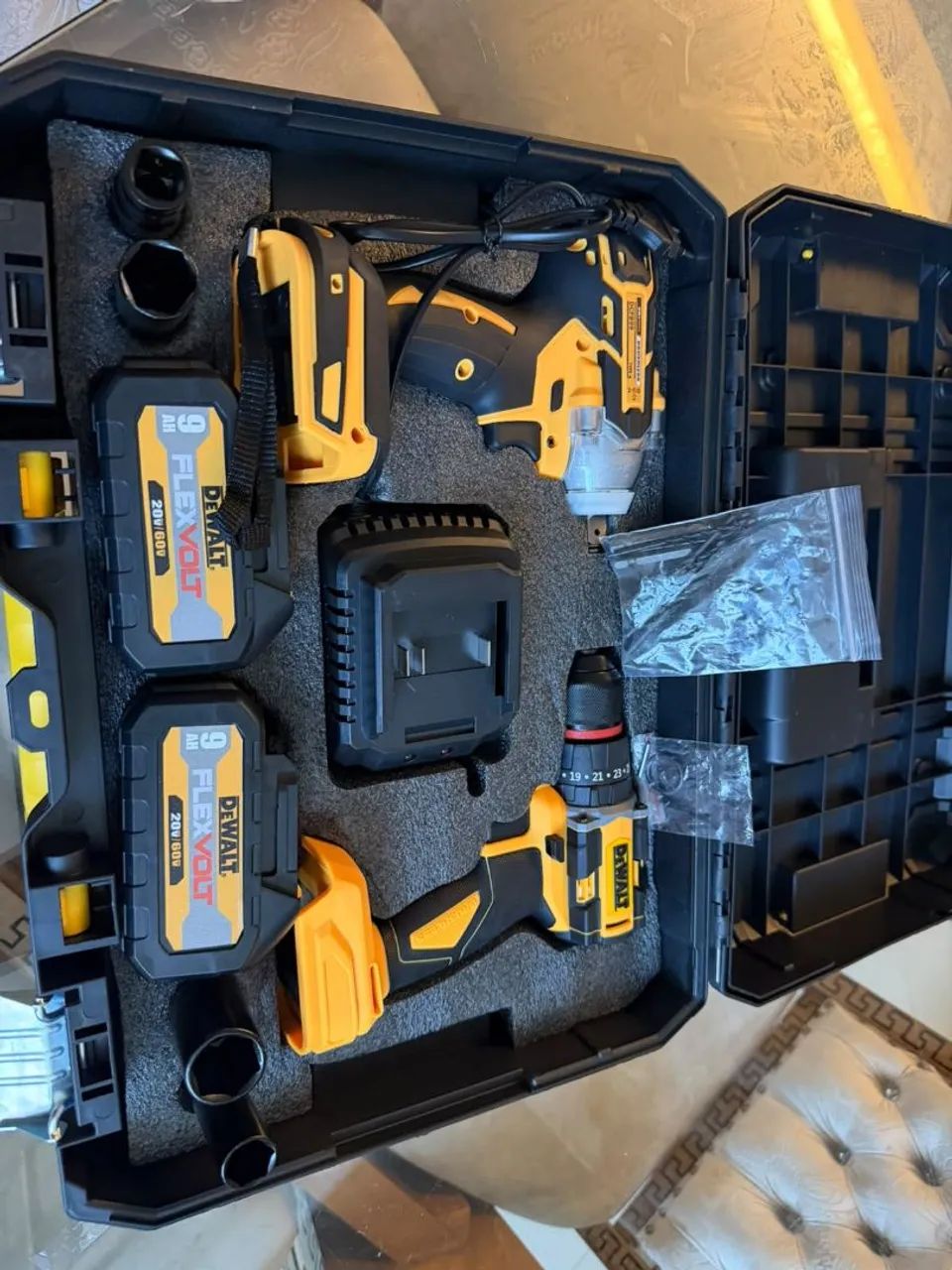 Kit chave de impacto e parafusadeira DeWalt  - Foto 3