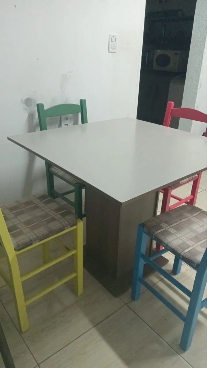 Mesa com 4 cadeiras  - Foto 2