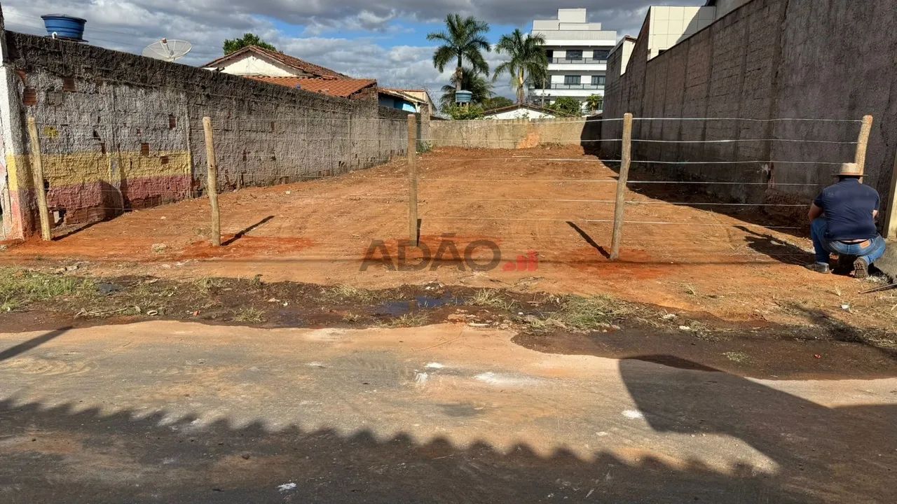 LOTE NO SETOR GARAVELO
