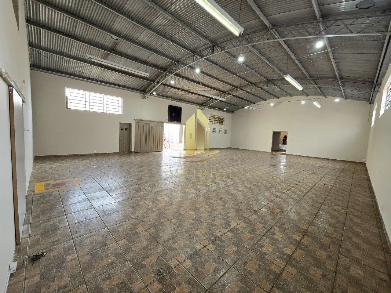 Galpão na estação com 750m2 - Foto 2