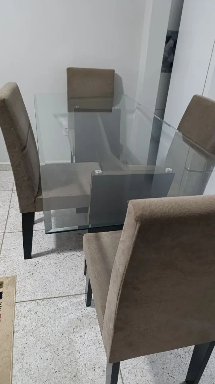 Mesa com tampo de vidro e 4 cadeiras - Foto 5