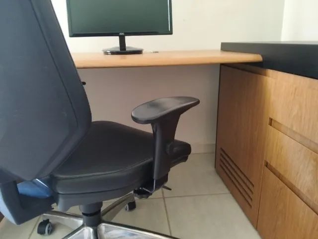 Mesa de escritório completa 