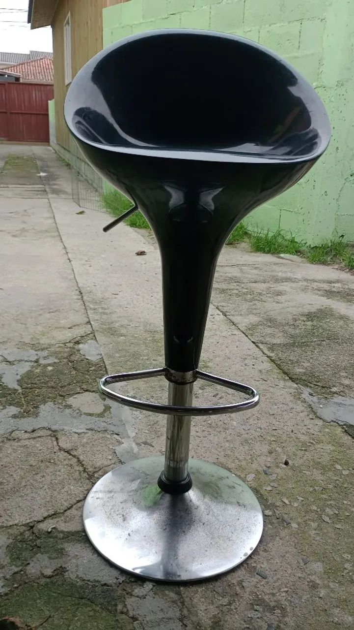 Vendo banqueta alta com amortecedor,em bom estado 