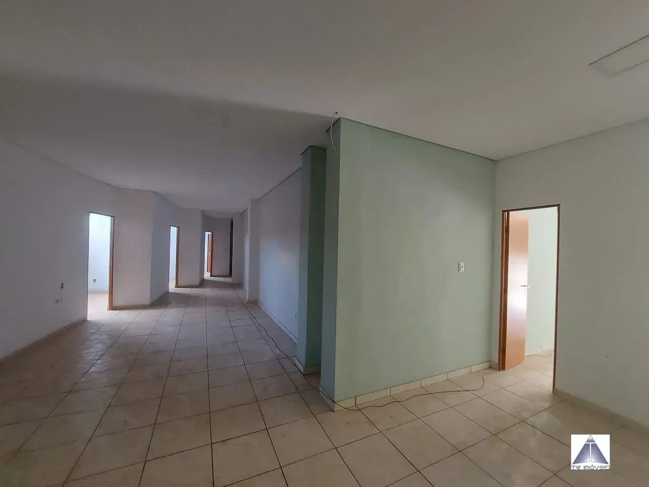 LOJA COM 162M2 NO LINDEIA EM PONTO COMERCIAL!