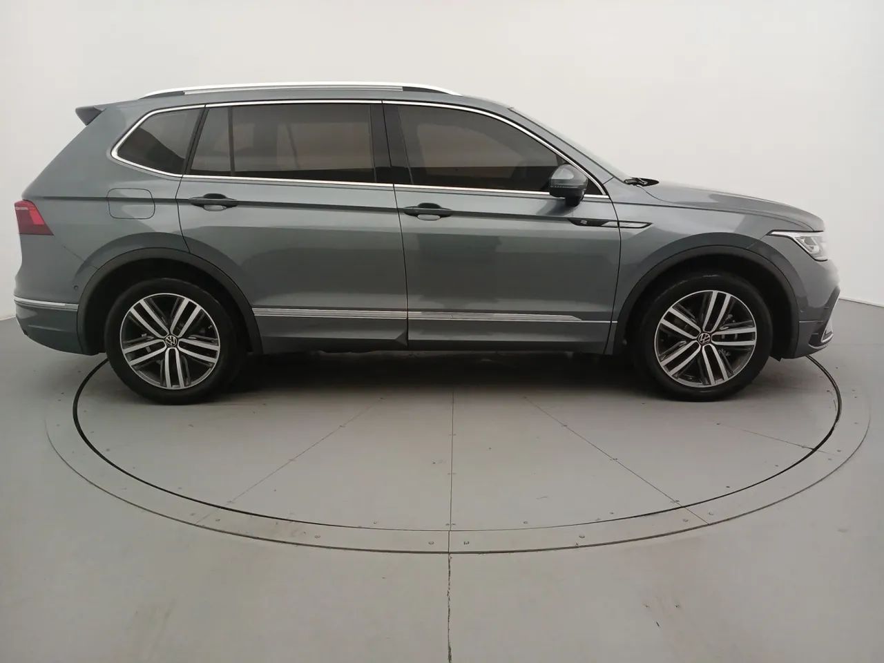 Volkswagen Tiguan Allspac R-Line 300 TSI 2.0, foto 6 de 18