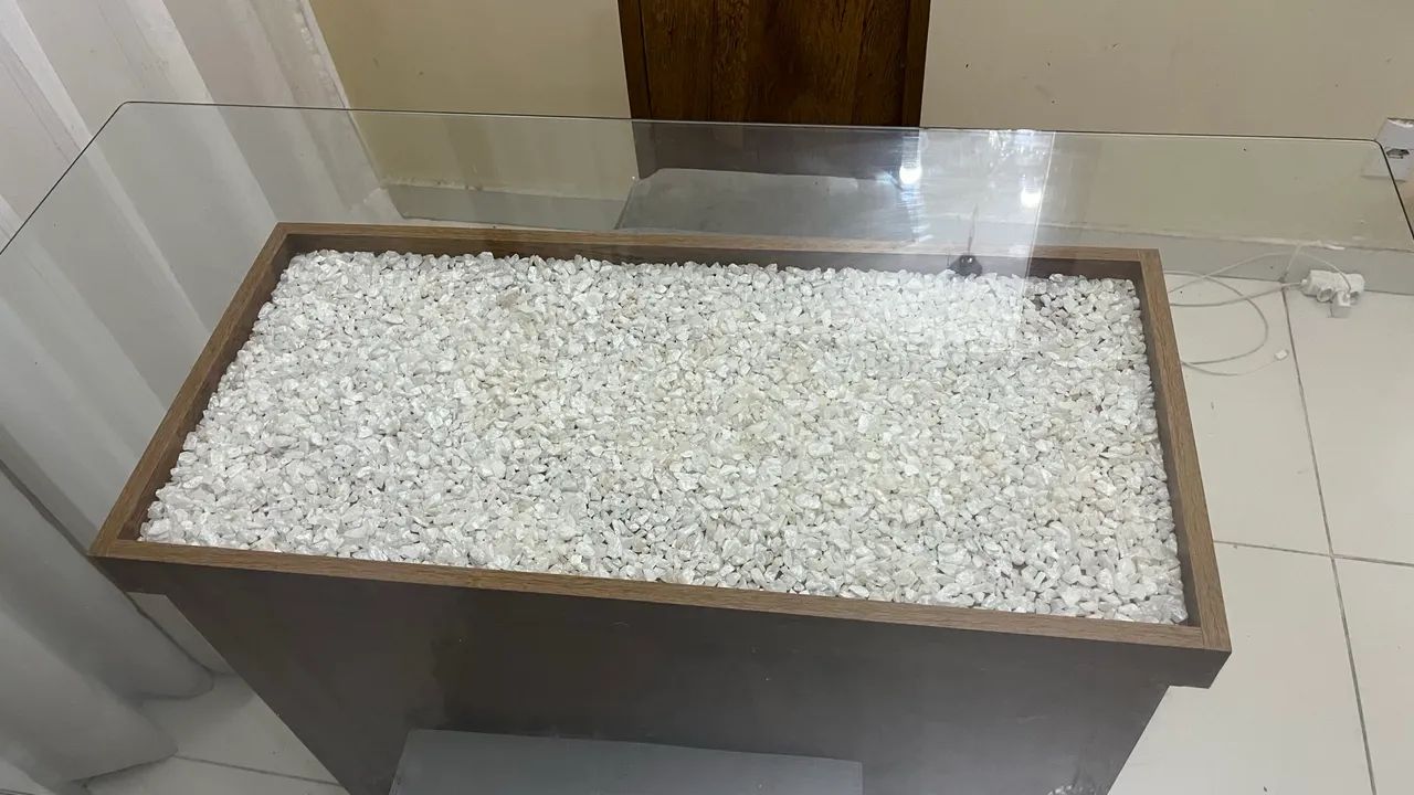 Vendo mesa de vidro com base em madeira  - Foto 3