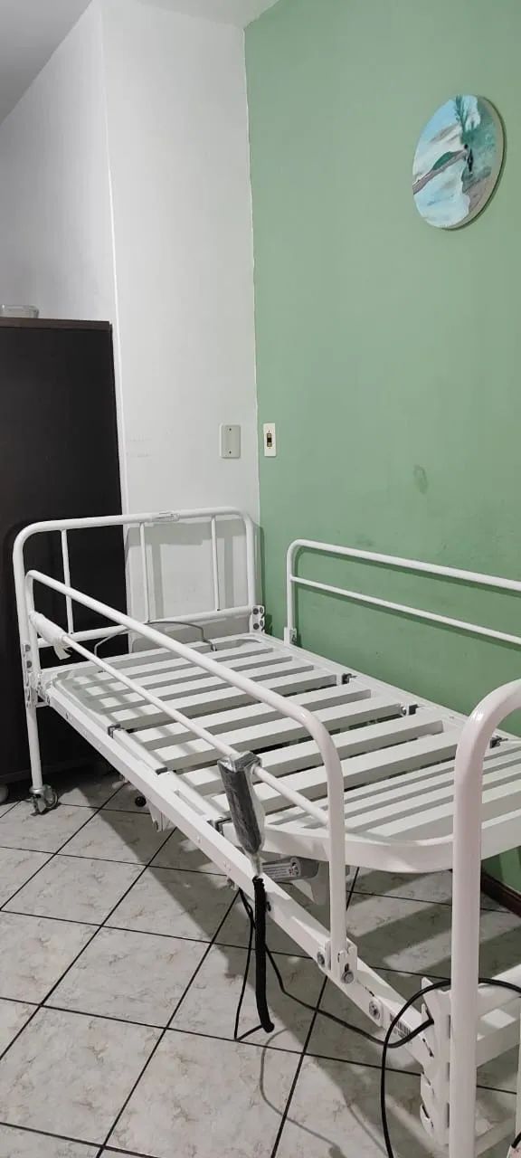Cama Articulada Elétrica Hospitalar com colchão 
